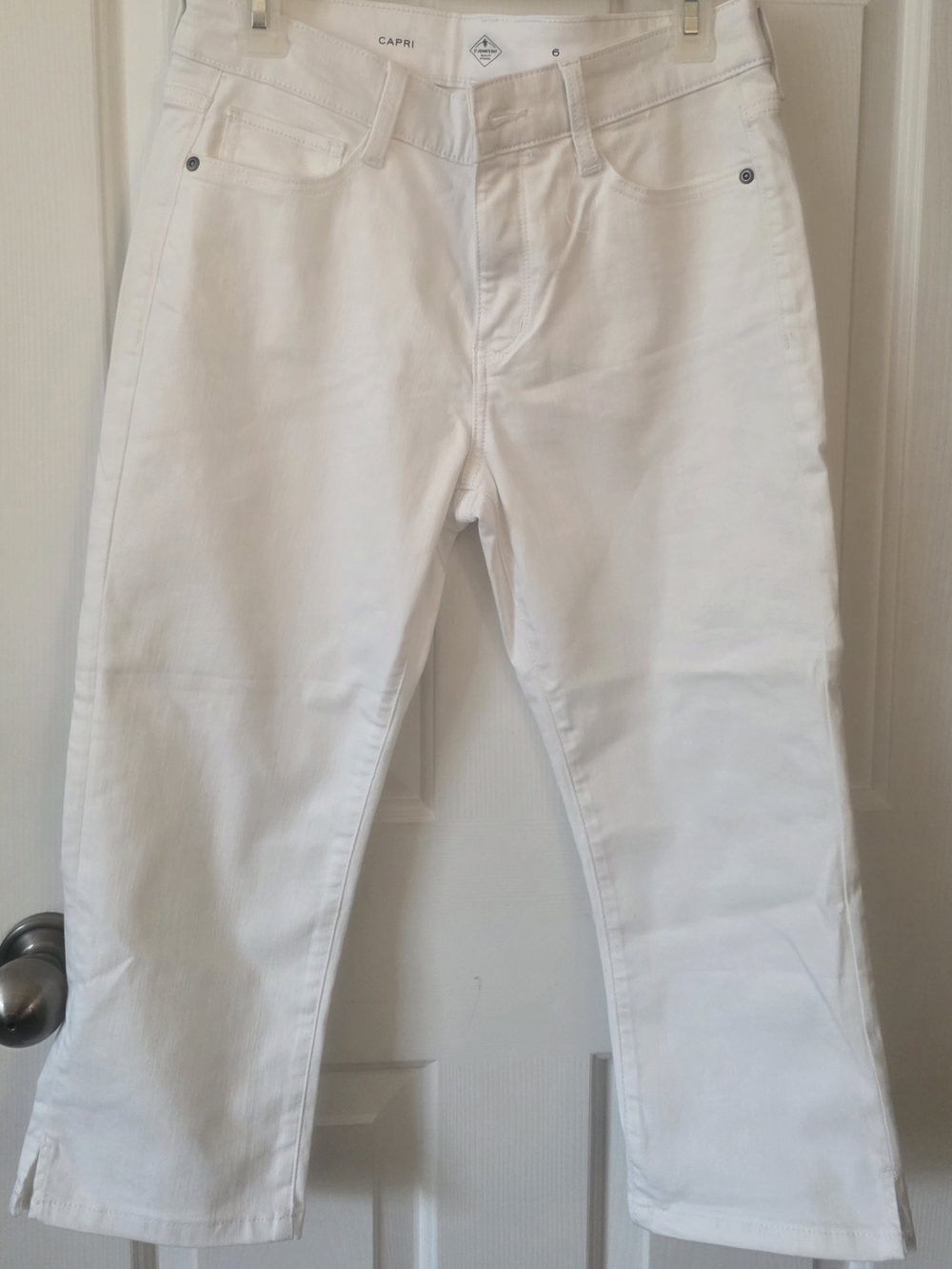 White Women's Jeans - Cropped Classic Straight Fit